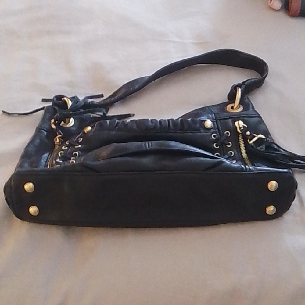 B. Makowsky Elegant Black Leather Handbag - Picture 4 of 6